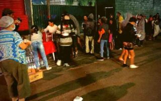Doação de comida a pessoas com fome na Cracolândia